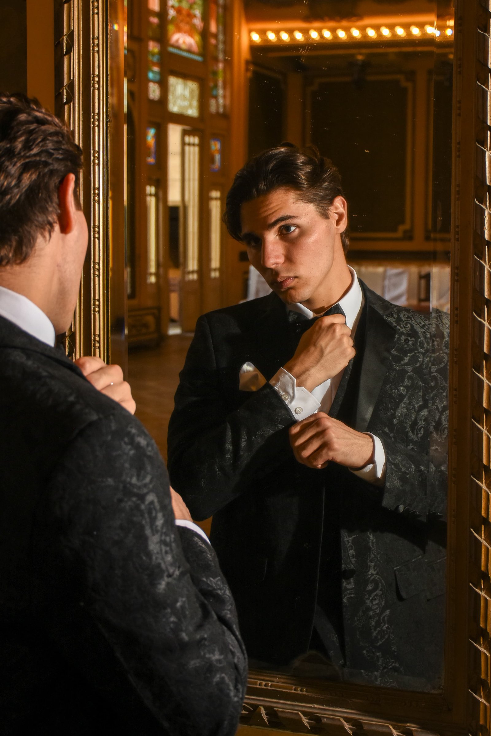 Traje de ceremonia negro texturado