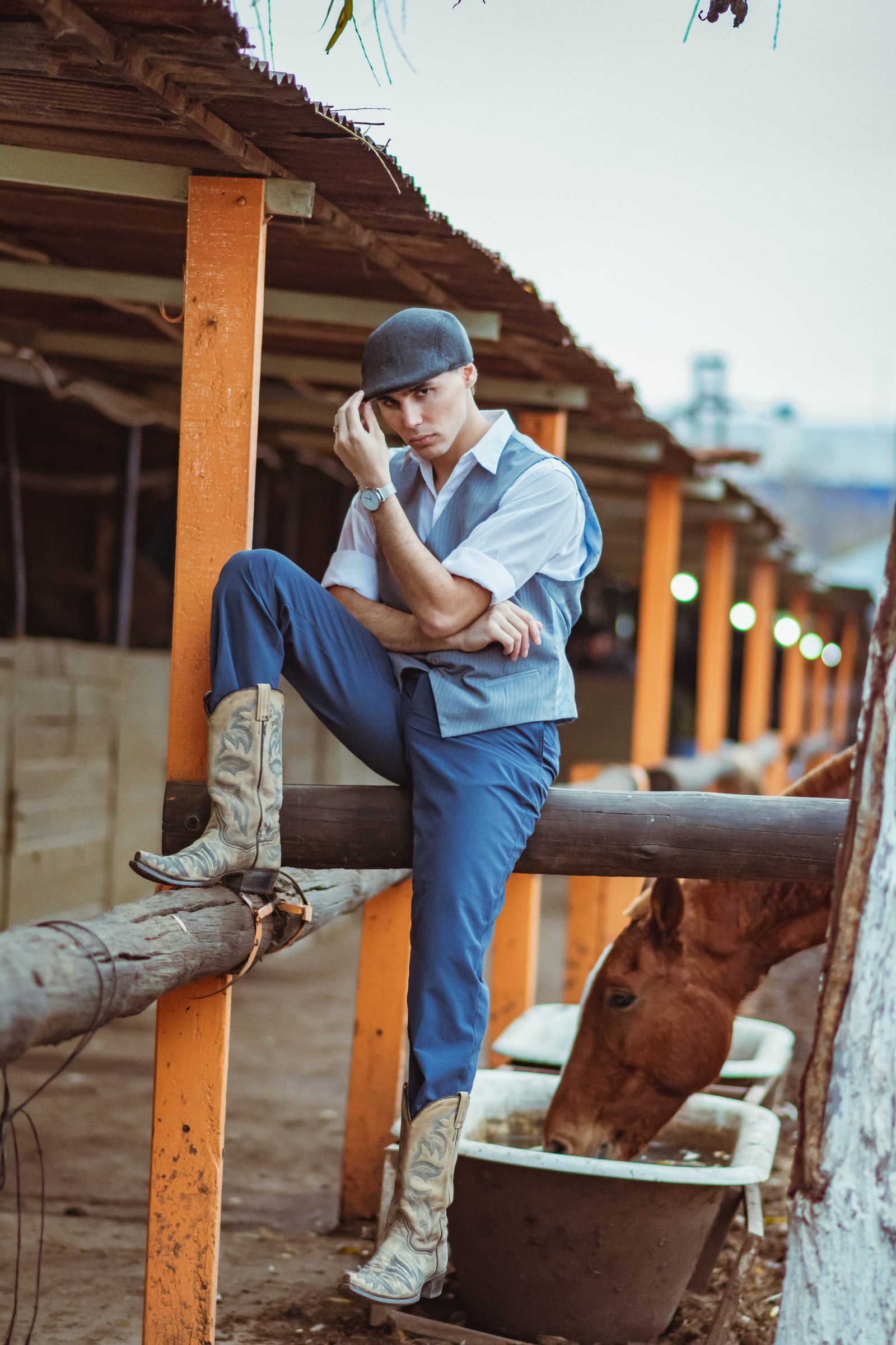 Chaleco rayado celeste con look campestre